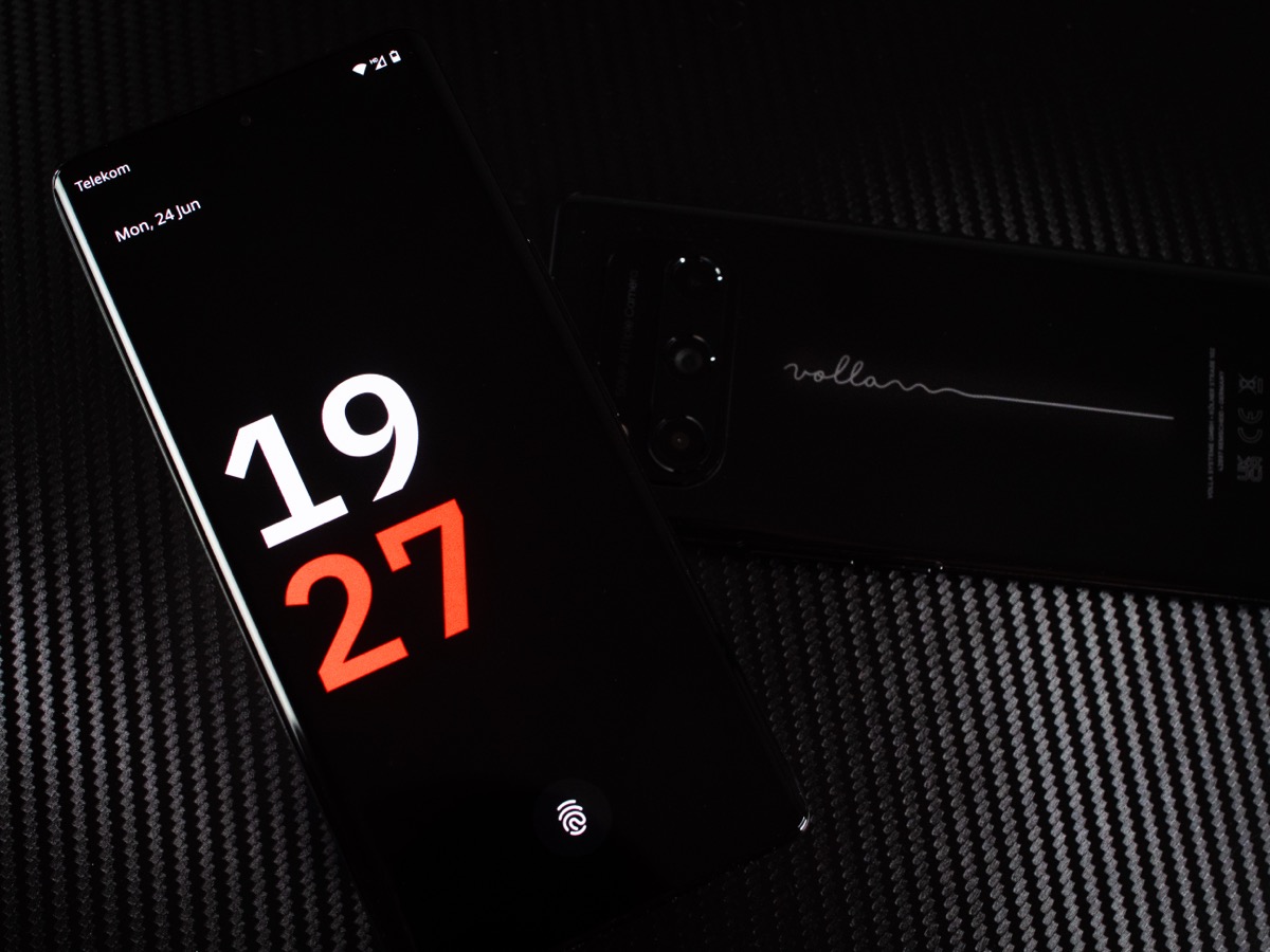 16 Volla Phone Quintus Vorder- und Rückseite.jpg